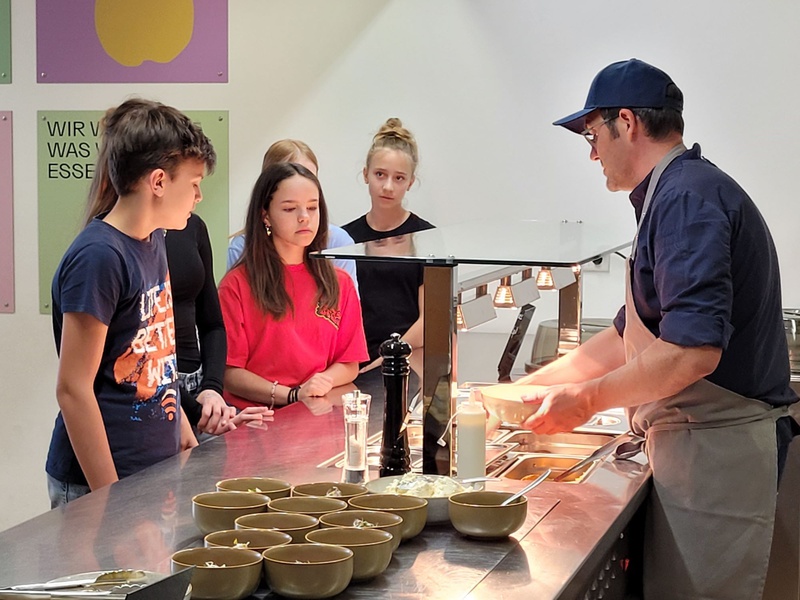 None 
                                    
                                        LOKAL