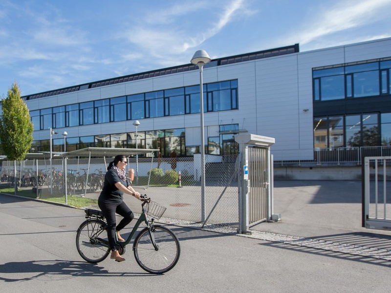 Von der Einrichtung eines Mobilitätsteams bis zu neuer Fahrradinfrastruktur: Betriebe können viel für das Mobiliätsmanagement tun. Foto: Thomas Gmeiner