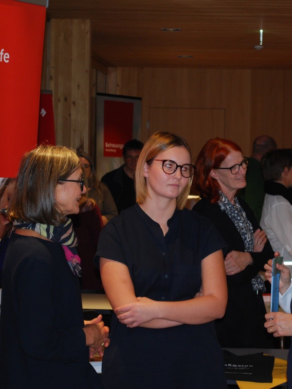 Pflegefachleute standen Interessierten beim Infoabend in Bezau Rede und Antwort.