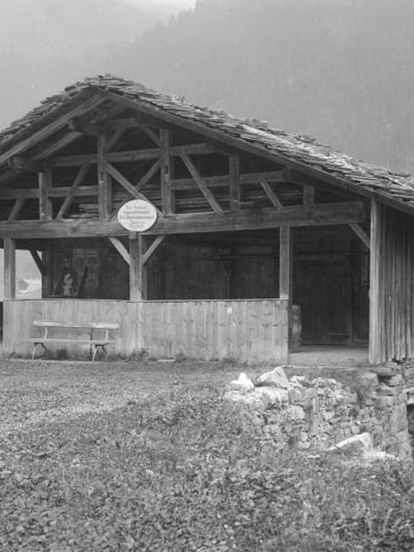 Von der Tanzlaube bis zum Walserhaus: Die HistorischenArchitektouren führen zu vielen sehenswerten historischen Gebäuden in Vorarlberg. Foto: Tanzlaube Gaschurn, Österreichische Nationalbibliothek