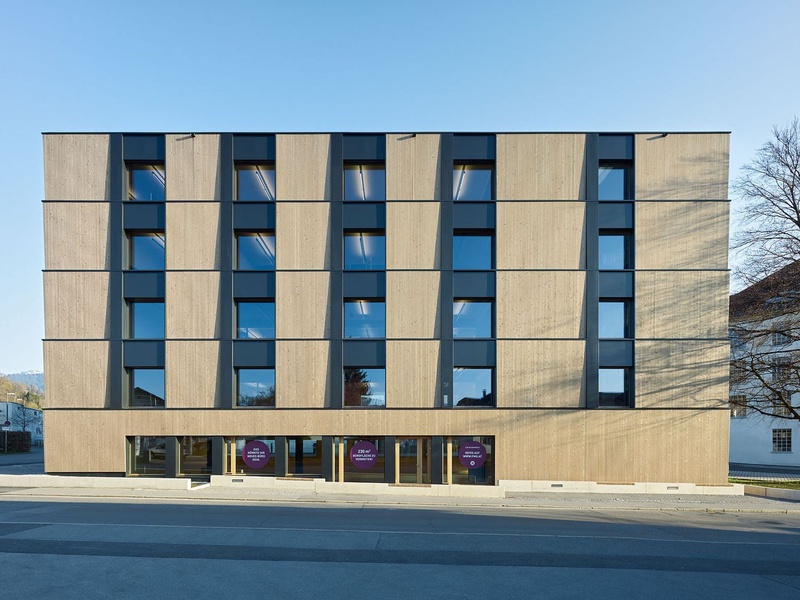 Das Bürohaus Sägerstrasse 6 in Dornbirn ist ein weiterer Leuchtturm für nachhaltiges Bauen in Vorarlberg. Foto: Bruno Klomfar/Radon Fotografie